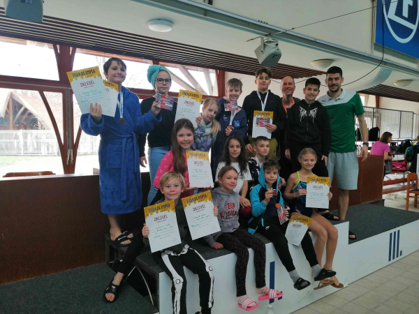 AZ I. ÉS II. KORCSOPORTOS VÁRMEGYEI ÚSZÁS DIÁKOLIMPIA DÖNTŐN JÁRTUNK!