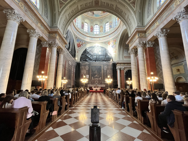 Tanévet záró mise a Gyakorlóiskola közösségének a Bazilikában