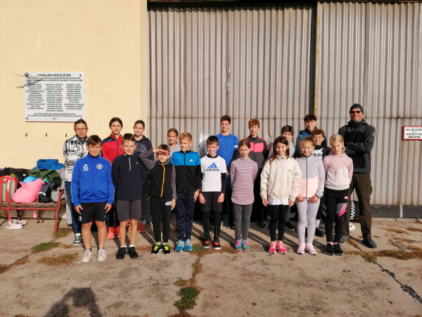 A repülőtéren futottak a Gyakorló diákjai