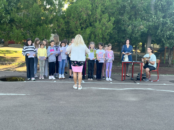 Hétfőnként reggeli áhítattal hangoljuk a napot   