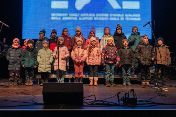 Eger Adventen az 1.b osztály