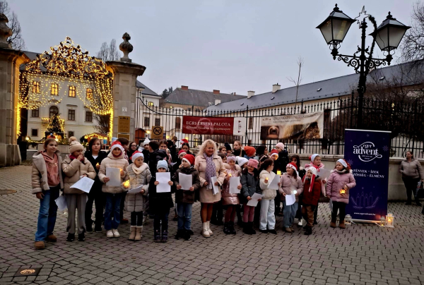 Iskolánk kórusa az Eger Advent Rendezvényén   