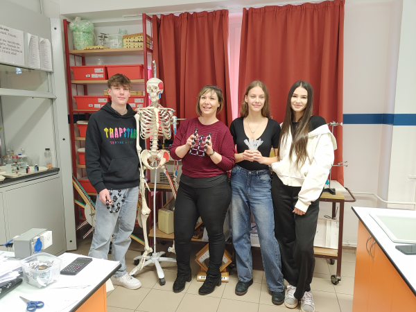 Nem csak felfedeztük, meg is hódítottuk a Földet,- avagy március 28-án miénk lett a Föld második legritkább eleme, az ezüst (érem)