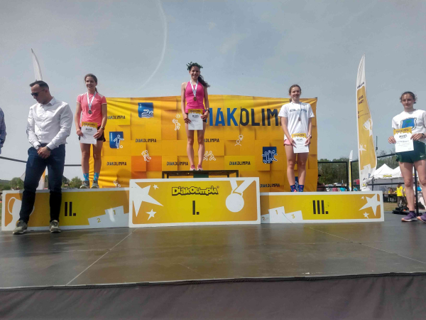 Nagyot futottak tanítványaink a diákolimpia mezei futóversenyen!  Országos döntő a reptéren