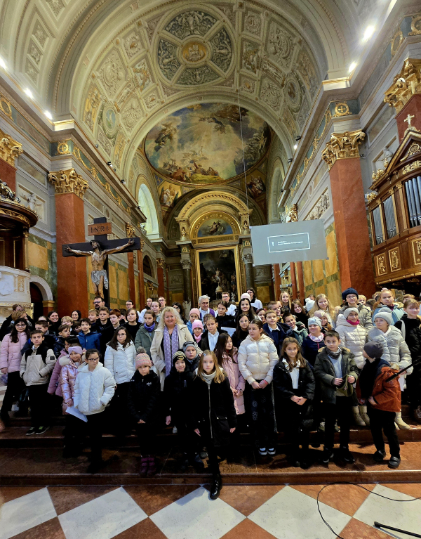 Káptalani Szentmisei kórusszolgálat a  Bazilikában