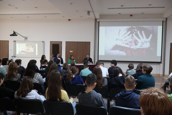 Állítsuk meg a zaklatást!  Stop Bullying! Stop Cyberbullying!