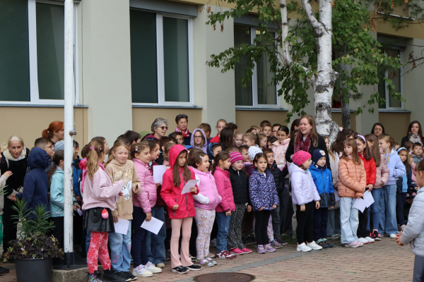 🎵 Énekszótól zengett a Bartók tér 🎵