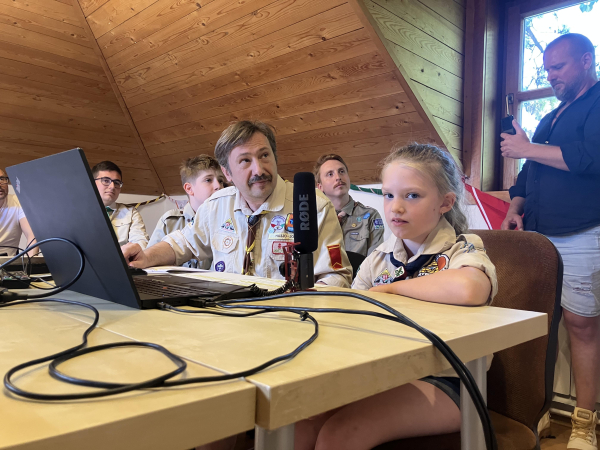 Űrbéli csevegés - Hablik Nadin /2.a osztályos diákunk/ és Kapu Tibor beszélgetése